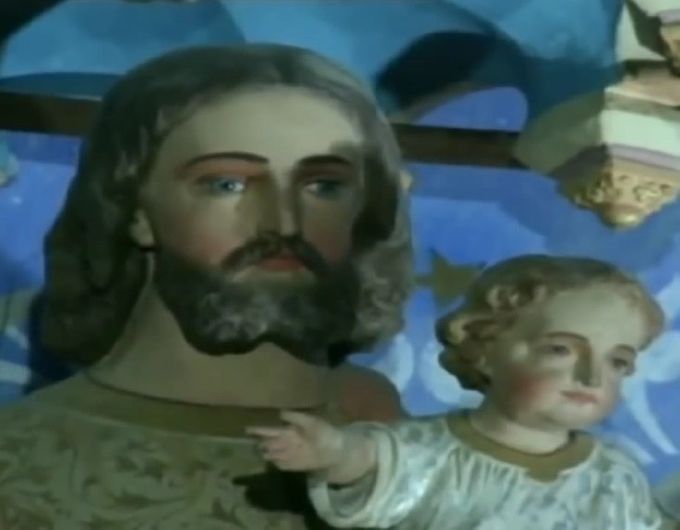 Imagen de Jesús ¿cargando a un bebé?