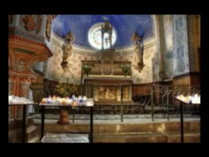 Altar de la iglesia dedicada a María Magdalena en Rennes le Chateau