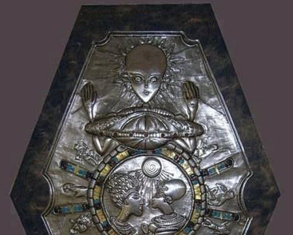 Detalle de la parte superior del medallón