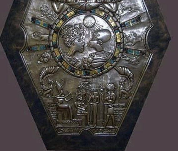Detalle de la parte inferior del medallón