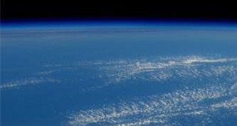 Hace 66 millones de años, un asteroide chocó contra la costa oriental de México y acabó con los dinosaurios. Ahora, los científicos tienen una mejor idea de qué ocurrió. 

Foto: TIm Peake, ESA, NASA
