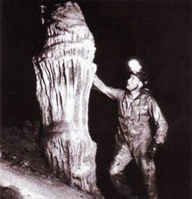 Neil Armstrong en la Cueva de los Tayos