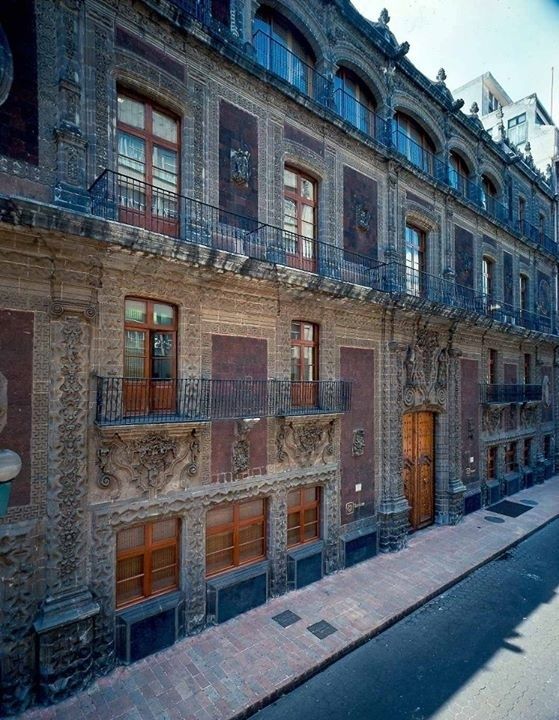 Vista de la Fachada del Palacio de Iturbide
