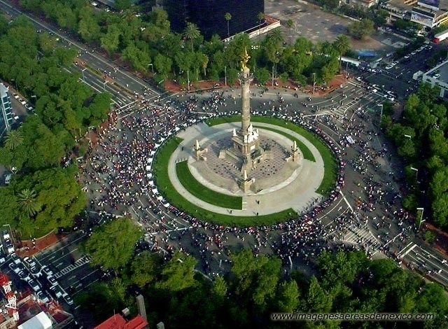 Rotonda del Ángel de la Independencia sobre Avenida Paseo de la Reforma 