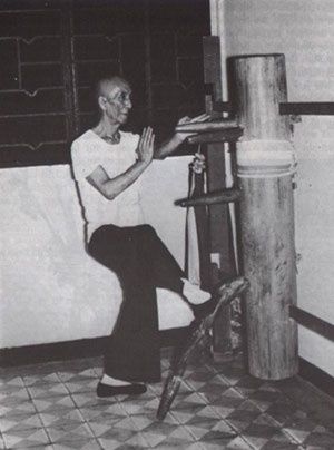 El Sifu Ip Man en pleno entrenamiento