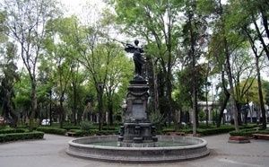 Una de las fuentes de Bronce