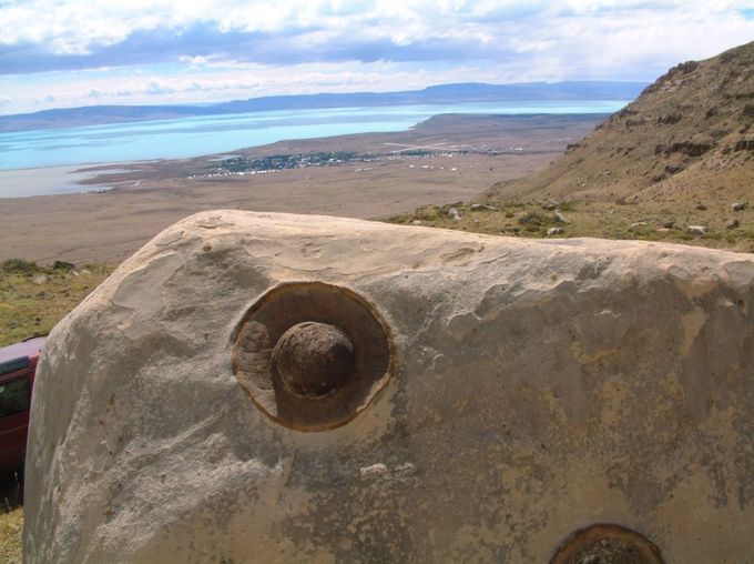 Esferas de piedra en el Calafate en la Patagonia Argentina