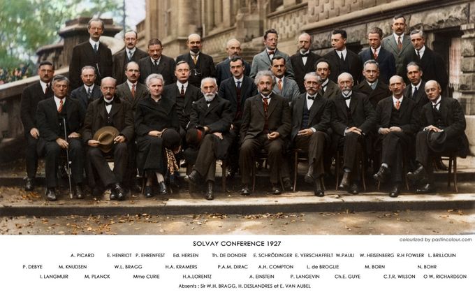 Una extraordinaria foto de principios de siglo convertida a una foto a color con muchos de los genios del Siglo XX