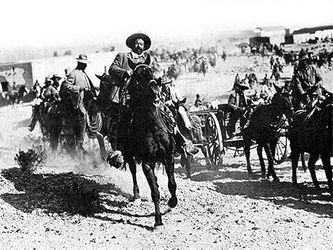 Al frente de sus tropas en Ojinaga, 
en los inicios de la Revolución (1911)
