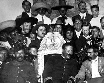 Pancho Villa y Emiliano Zapata en el Palacio Presidencial (1914)
