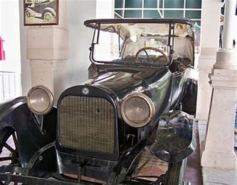 El auto de Pancho Villa en su museo de Parral, Chihuahua
El siglo de torreón fue el primer periódico en dar la noticia
