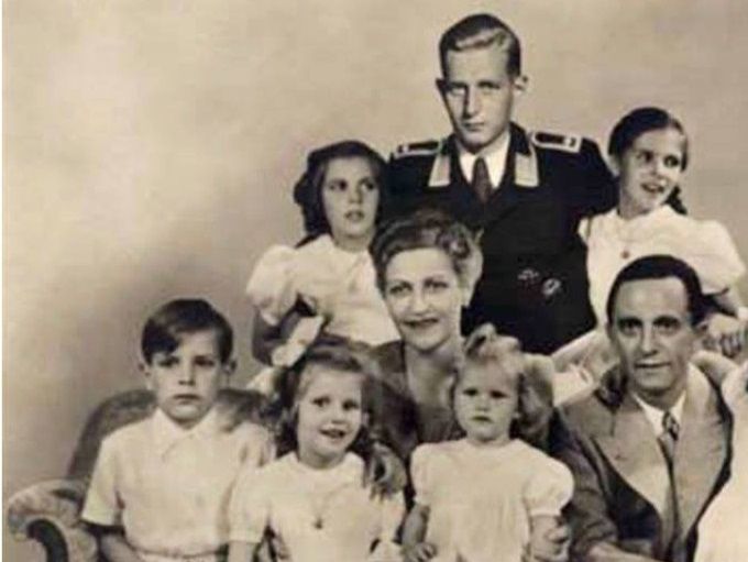 Joseph Goebbels, Magda su esposa y sus 6 hijos y su hijastro Harald hijo de su esposa Magda 