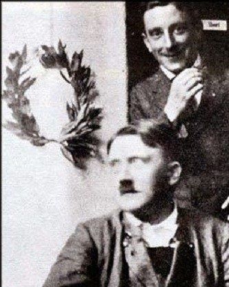 Hitler junto a Emil Maurice