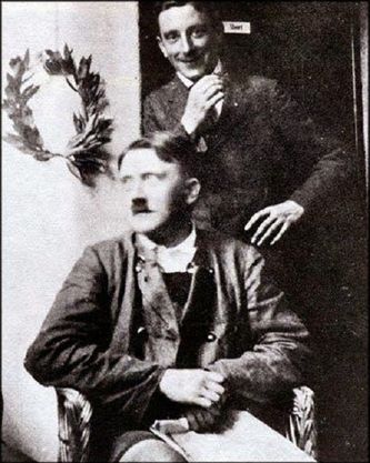 Hitler junto a Emil Maurice