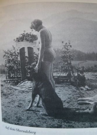 Geli Raubal, 1930