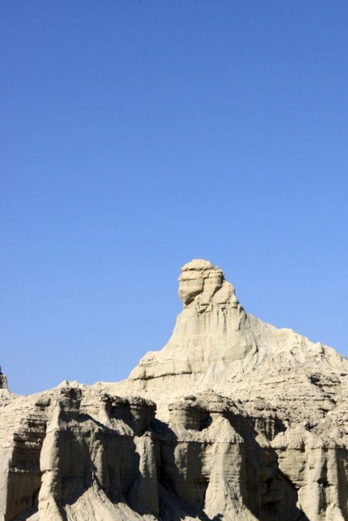 (a)	La esfinge de Beluchistán del Parque Nacional de Hingol © Bilal Mirza CC 2.0.