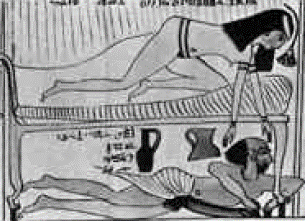 Detalle del Papiro Erótico de Turín. Escena central del papiro con un claro componente humorístico: Un hombre exhausto, ya sea por el alcohol o por la actividad física del encuentro amoroso, se ha caído de la cama, por lo que la meretriz intenta darle ánimos para proseguir con el encuentro.
