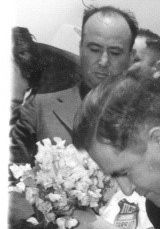 El presidente Manuel Ávila Camacho, colocando la primera piedra