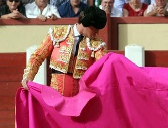 El Juli por gaoneras por detrás