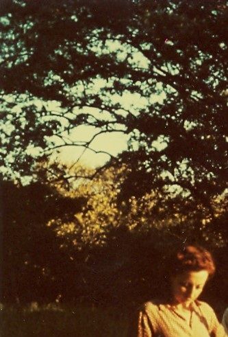 (Foto: Remedios Varo con Jean Nicole en la selva, Venezuela – 1949)