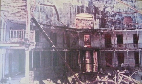 Siguiente Foto: El abandono y deterioro del Teatro