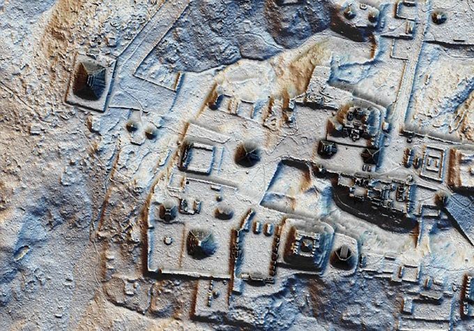 Las imágenes recién liberadas han revelado una mirada impresionante en el sitio de una antigua 'megalópolis' Maya en Guatemala, que ahora se encuentra enterrado bajo el follaje de la selva. Usando la tecnología LiDAR, los investigadores son capaces de sondear el follaje de la selva densa para trazar con precisión las estructuras escondidas debajo, como se ve arriba