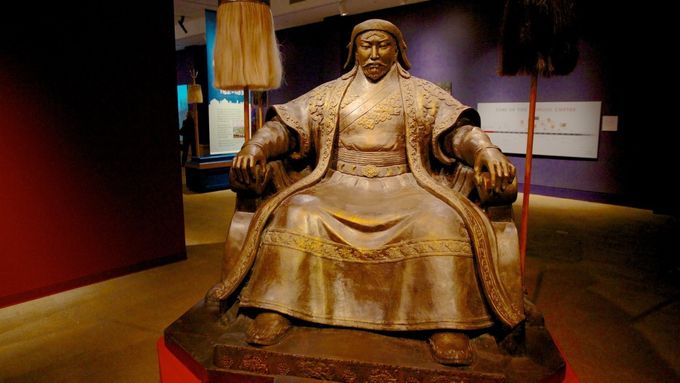 “Una flecha sola, puede ser rota fácilmente, pero, muchas flechas son indestructibles.”
Genghis Khan
