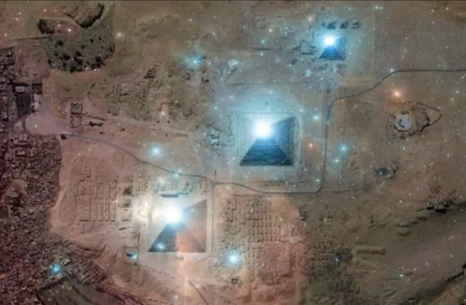 Proyección de las estrellas del cinturón de Orión sobre las pirámides de Giza