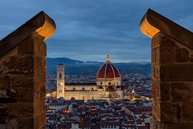 ¿Cómo pudo un orfebre, célebre por su mal carácter y sin formación académica como arquitecto, construir una de las joyas más bellas del Renacimiento italiano?