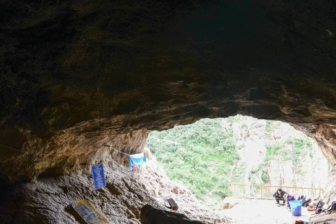 Entrada de la cueva de Baishiya, un santuario budista. D. Z.