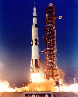 El Saturno V con la misión Apollo XI, despegó de la plataforma de despegue 39A en del Centro Espacial de Cabo Cañaveral hoy Cabo Kennedy en Florida el miércoles 16 de julio