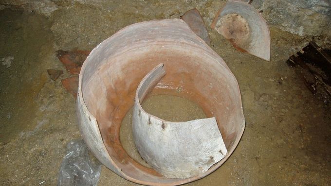  
Un recipiente de cerámica, uno de los objetos hallados en el refugio. ARES Arqueología