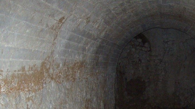 Estado del túnel antes de iniciarse el proceso de reacondicionamiento. ARES Arqueología