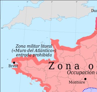 Mapa de Francia de junio de 1940 a noviembre de 1942. Al norte la zona bajo ocupación de la Alemania nazi (en rosa pálido). Al sur la Francia de Vichy (en lila). La zona ocupada por las tropas italianas (en verde) se extiende hasta cubrir la zona lila con rayas oblicuas a partir de noviembre de 1942. En rojo aparece el litoral francés bajo gobierno militar alemán directo y las regiones de Alsacia y Lorena anexadas al Tercer Reich en 1940. La línea punteada azul es la 