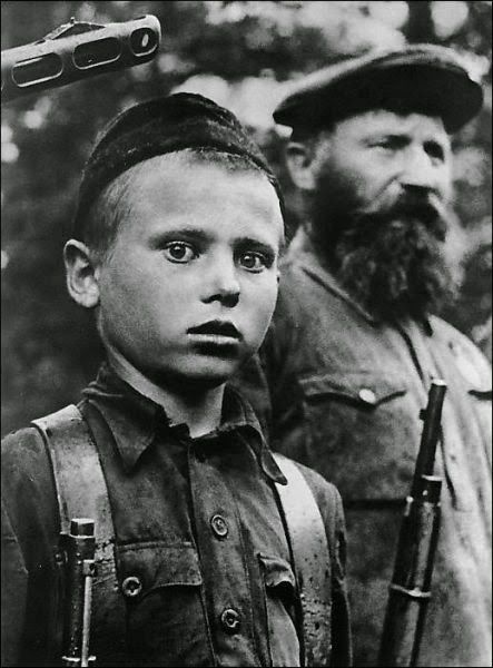 Una foto de propaganda que salió desastrosamente mal, parece ser una unidad partidista.