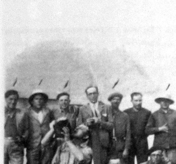 Grupo de Villena-exilio africano De Pie G. Lillo, J. Seva, F. Cañizares, M. Castillo,
 M. Palao, J. Tortosa, Agachados R. Flor, J. Salinas, M. Hurtado, G. Palacios