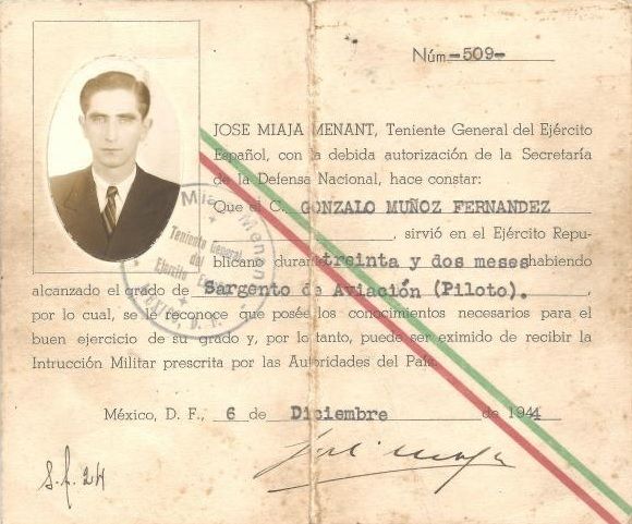 Cartilla de Piloto Otorgada por el Ejercito Republicano en el Exilio de México, que lo exoneraba de hacer servicio militar