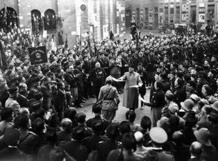 Marcha sobre Roma dirigida por Mussolini con la cual
el fascismo se hizo con el poder.