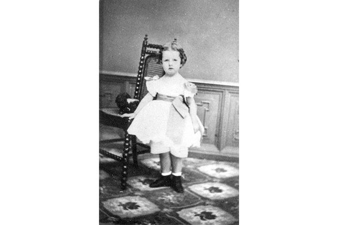 El pequeño Agustín de Iturbide y Green fue el centro de una enredada maniobra con la que Maximiliano esperaba conseguirse un sobrino Habsburgo que viniera a México a ocupar el rol de heredero. El plan fracasó y el pequeño fue devuelto a los brazos de su madre.