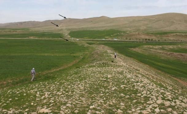 'Muro de Gawri' en las montañas occidentales de Sar Pol-e Zahab. (F.Fatahi / © Antiquity Publications Ltd , 2019)
