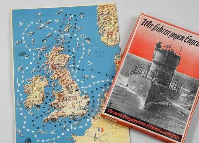 Un juego de mesa creado en 1939 hacia a los niños alemanes imaginarse destruyendo la línea costera de defensa británica con aviones y U-boats.