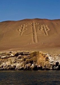 Candelabro de Paracas en la Península de Paracas, Perú