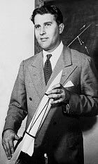 Wernher Von Braun con una maqueta del cohete V-2