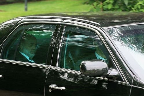 Bill Bernanke dejando una reunión Bilderberg