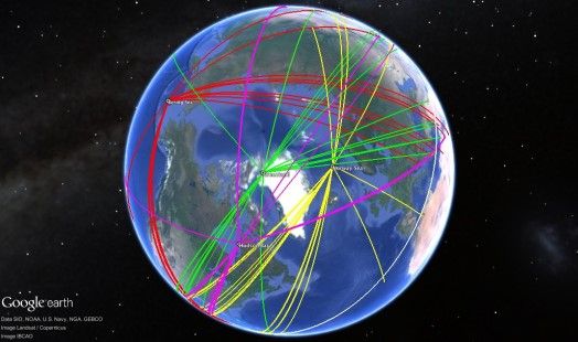 Meridianos de sitios alineados con ubicaciones anteriores del Polo Norte en el Mar de Bering (rojo), el norte de Groenlandia (verde), el Mar de Noruega (amarillo) y la Bahía de Hudson (magenta).