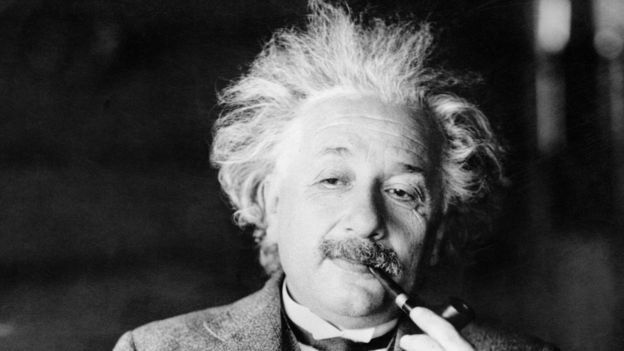 Derechos de autor de la imagenAPImage caption
Einstein se mostró impresionado por las ideas de Lemaitre.