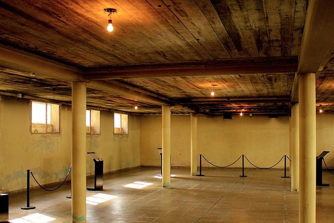Sótano del “Casino de Oficiales”, donde funcionaba el Centro Clandestino de Detención de la ESMA – Imagen: Wikimedia.-