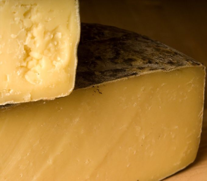 Queso Avonlea Clothbound Cheddar