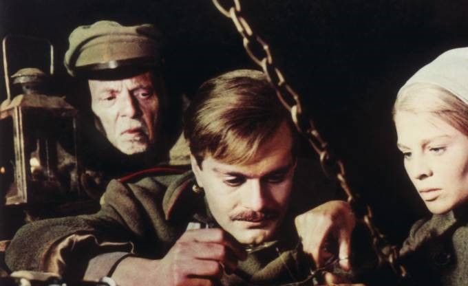 Omar Sharif y Julie Christie, en la película 'Doctor Zhivago' (1965), de David Lean. SUNSET BOULEVARD / GETTY IMAGES