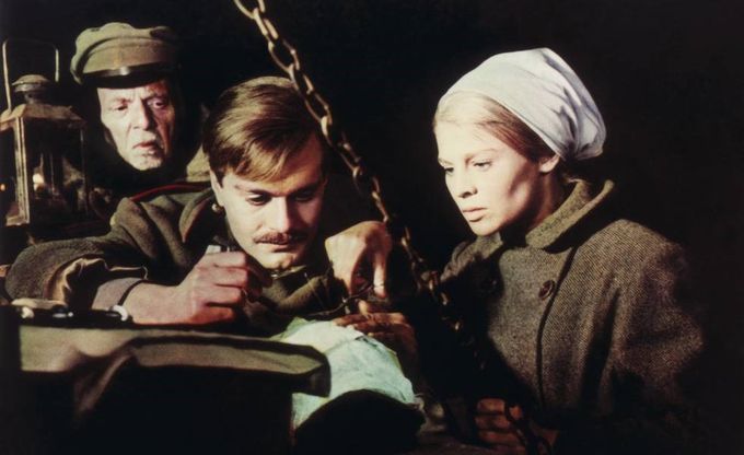 Omar Sharif y Julie Christie, en la película 'Doctor Zhivago' (1965), de David Lean. SUNSET BOULEVARD / GETTY IMAGES
